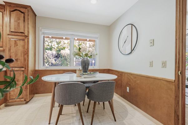 Dining room, Interior, Recessed Lighting