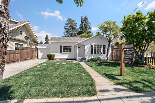 Backyard, Exterior, Facade, Ranch
