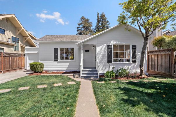 Exterior, Facade, Ranch