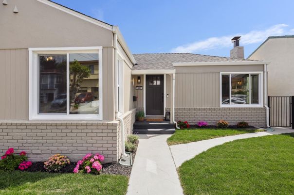 Exterior, Facade, Ranch