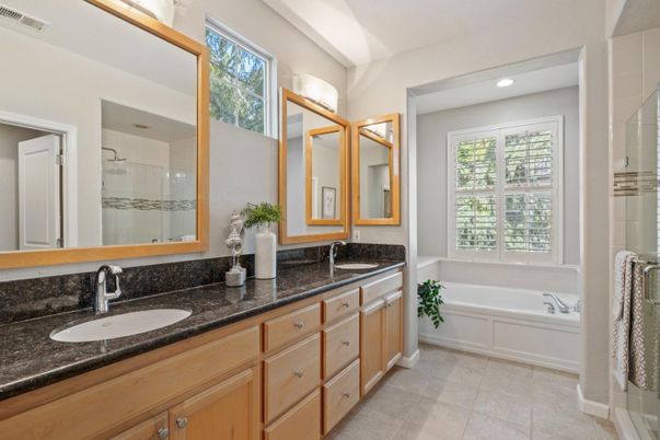 Bathroom, Dual Sink Vanities, Interior, Recessed Lighting
