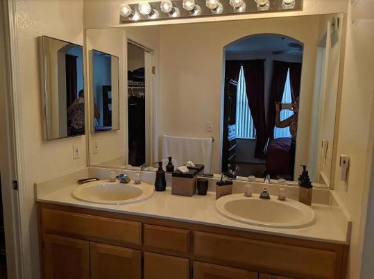 Bathroom, Dual Sink Vanities, Interior