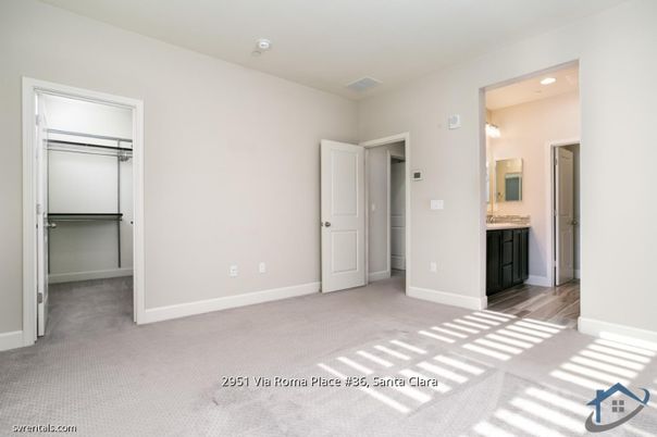 Bathroom, Empty room, Interior, Recessed Lighting