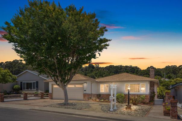 Attached, Exterior, Facade, Ranch