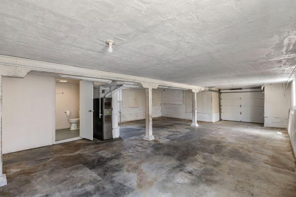Empty room, Garage, Interior