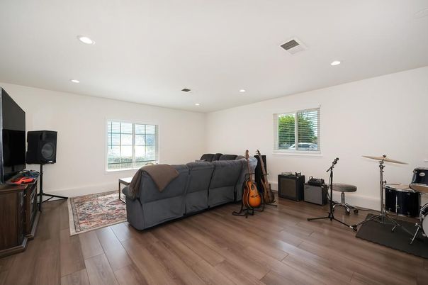 Interior, Recessed Lighting, Wood Texture Flooring
