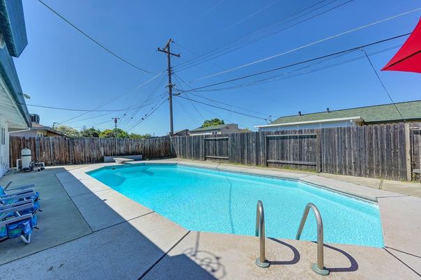 Exterior, Pool
