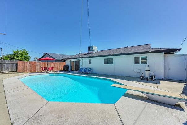 Exterior, Pool