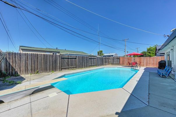 Exterior, Pool