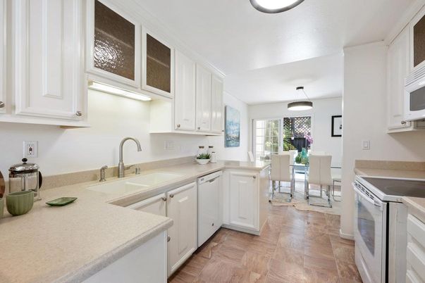 Dining room, Interior, Kitchen, Pendant Lights, Wood Texture Flooring