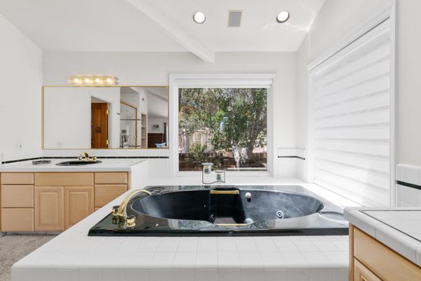 Bathroom, Interior, Recessed Lighting, Tile Countertops