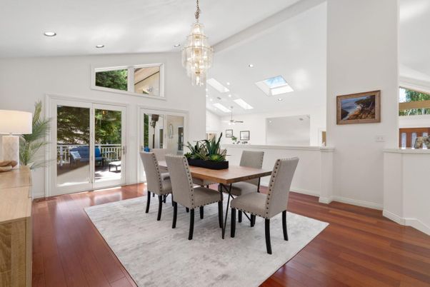 Chandelier, Dining room, Interior, Recessed Lighting, Wood Texture Flooring