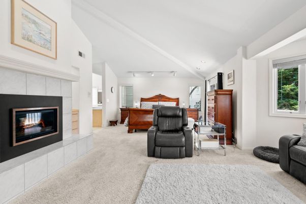 Fireplace, Interior, Living room, Piano, Recessed Lighting