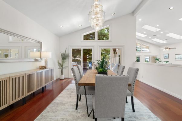Chandelier, Dining room, Interior, Recessed Lighting, Wood Texture Flooring