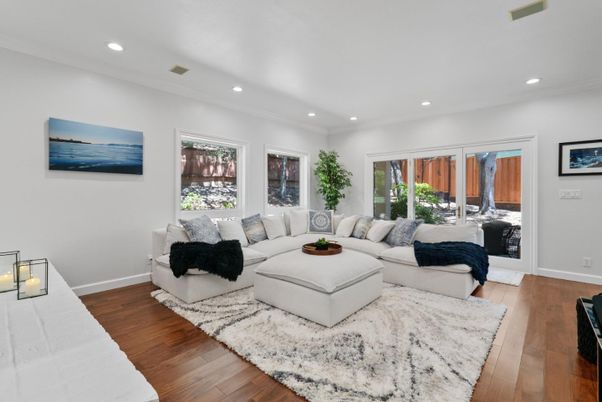 Interior, Living room, Recessed Lighting, Wood Texture Flooring