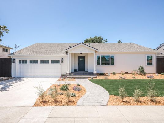 Attached, Exterior, Facade, Ranch