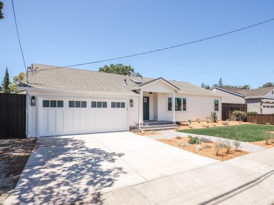 Attached, Exterior, Facade, Ranch
