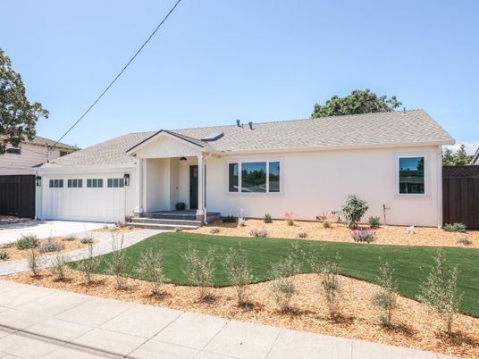 Attached, Exterior, Facade, Ranch