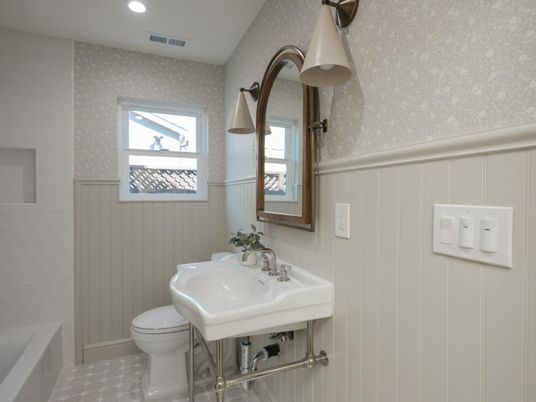 Bathroom, Interior, Recessed Lighting