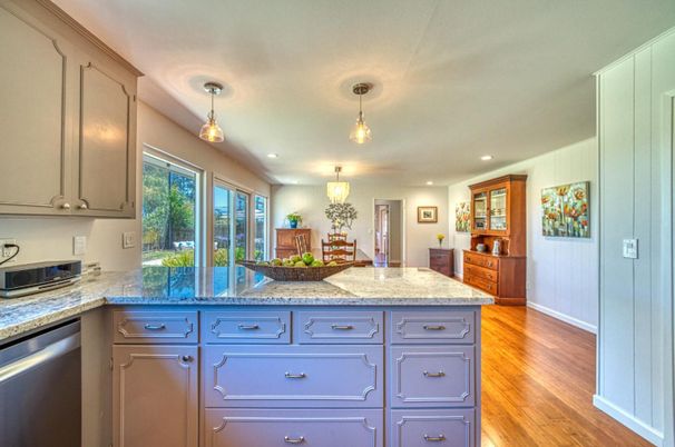 Dining room, Interior, Kitchen, Pendant Lights, Recessed Lighting, Wood Texture Flooring