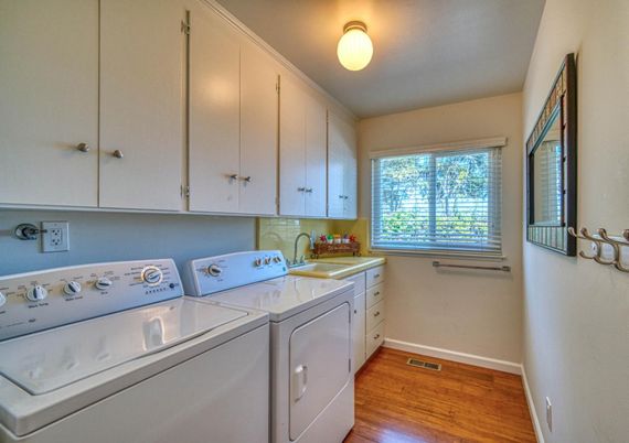 Interior, Washer, Wood Texture Flooring