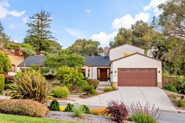 Attached, Exterior, Facade, Ranch