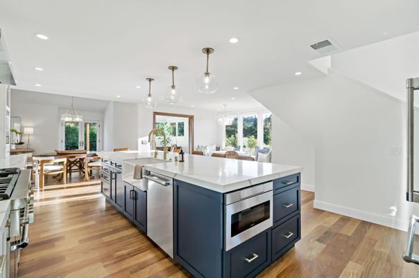 Chandelier, Dining room, Interior, Kitchen, Pendant Lights, Recessed Lighting, Stainless Steel Appliances, Wood Texture Flooring