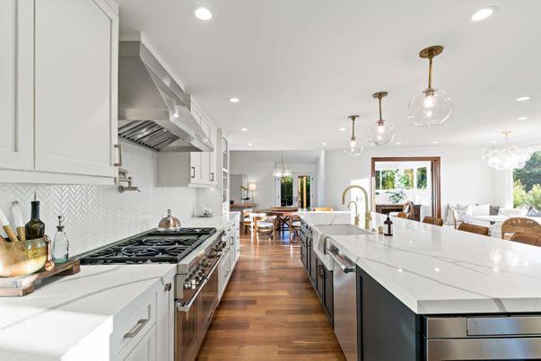 Chandelier, Dining room, Interior, Kitchen, Pendant Lights, Recessed Lighting, Stainless Steel Appliances, Wood Texture Flooring