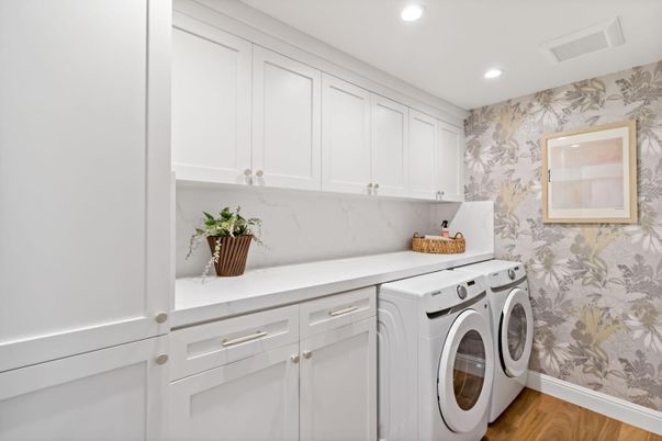 Interior, Recessed Lighting, Washer, Wood Texture Flooring