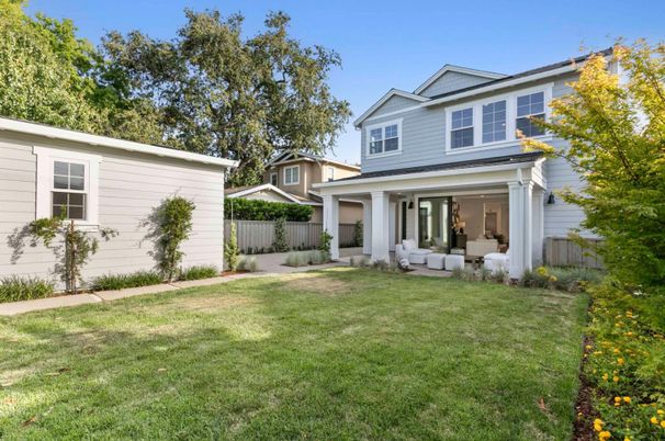 Backyard, Exterior, Facade, American Foursquare