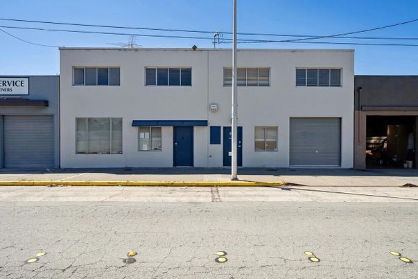 Exterior, Facade, Rowhouse