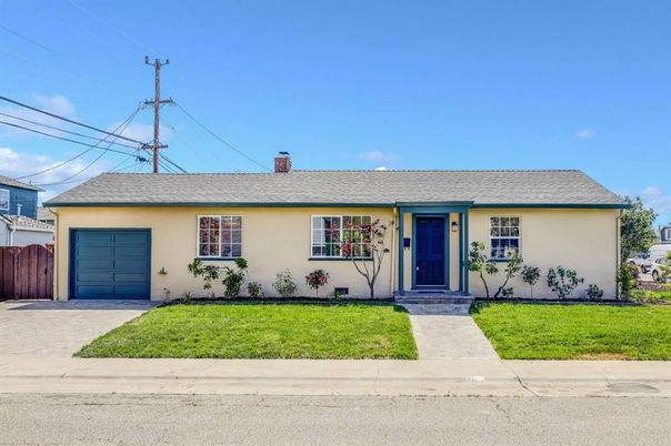Attached, Exterior, Facade, Ranch