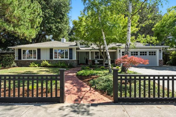 Attached, Exterior, Facade, Ranch