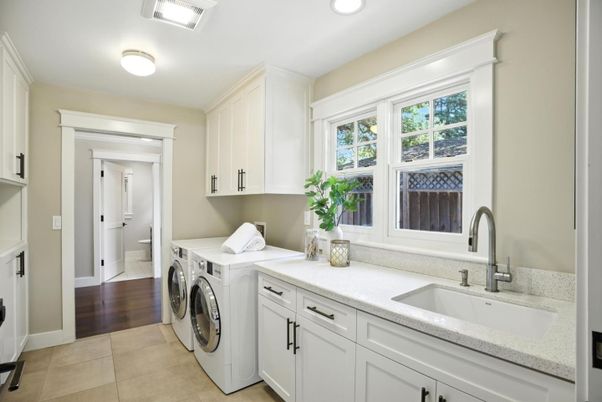 Interior, Recessed Lighting, Washer, Wood Texture Flooring