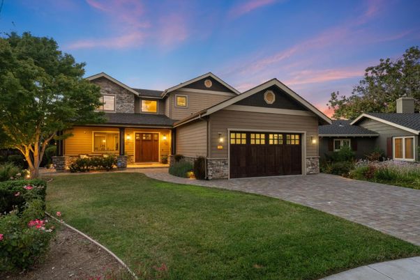 Attached, Exterior, Facade, American Craftsman