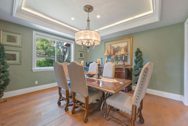 Chandelier, Dining room, Interior, Recessed Lighting, Wood Texture Flooring
