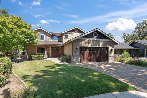 Attached, Exterior, Facade, American Craftsman