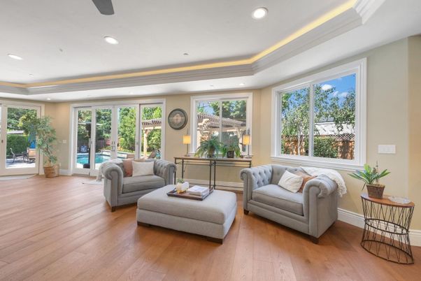 Interior, Living room, Recessed Lighting, Wood Texture Flooring