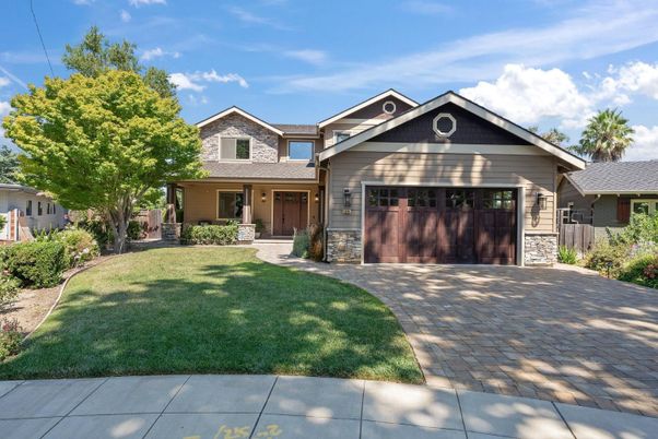Attached, Exterior, Facade, American Craftsman