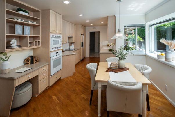 Dining room, Interior, Kitchen, Pendant Lights, Recessed Lighting, Wood Texture Flooring