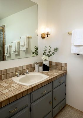 Bathroom, Interior, Tile Countertops
