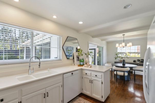 Chandelier, Dining room, Interior, Kitchen, Recessed Lighting, Wood Texture Flooring