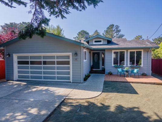 Attached, Exterior, Facade, Ranch