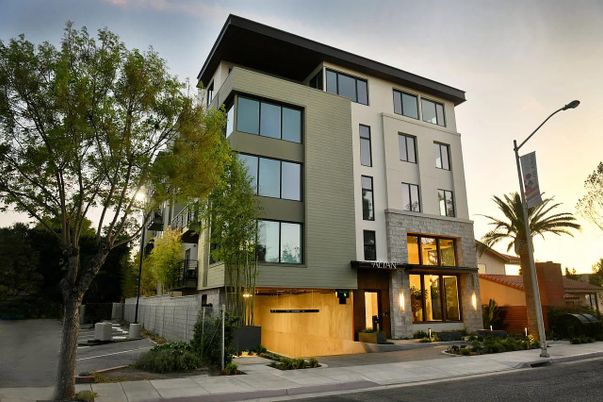 Exterior, Facade, Modern