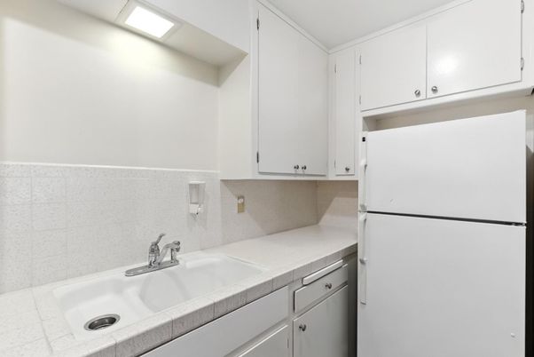 Bathroom, Interior, Tile Countertops