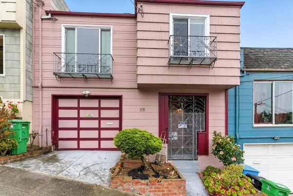 Attached, Exterior, Facade, Rowhouse