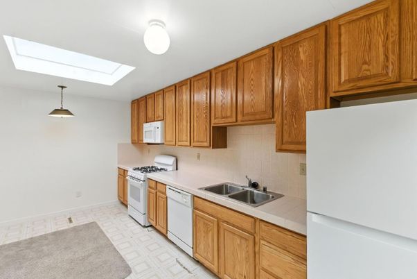 Interior, Kitchen, Pendant Lights, Tile Countertops