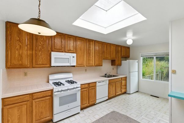 Interior, Kitchen, Pendant Lights, Tile Countertops