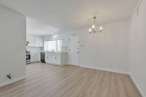 Chandelier, Interior, Kitchen, Pendant Lights, Wood Texture Flooring