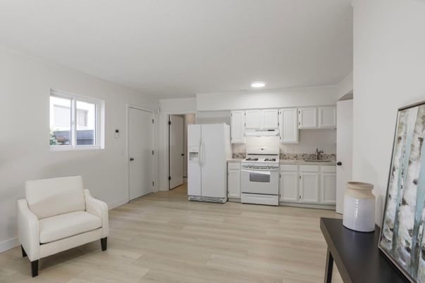 Interior, Kitchen, Recessed Lighting, Wood Texture Flooring